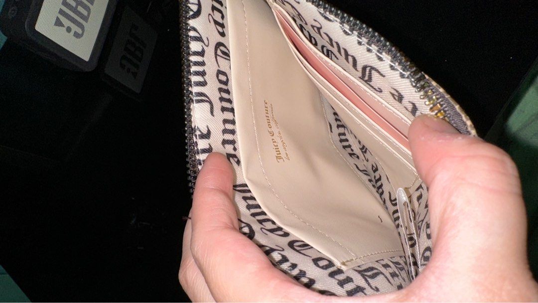 Juicy Couture Brown Clutch Bag (Category: Purses & Pouches) located in Caloocan City. Submitted by petrova_items (Listing ID 1338087541, Image 2). Description: .