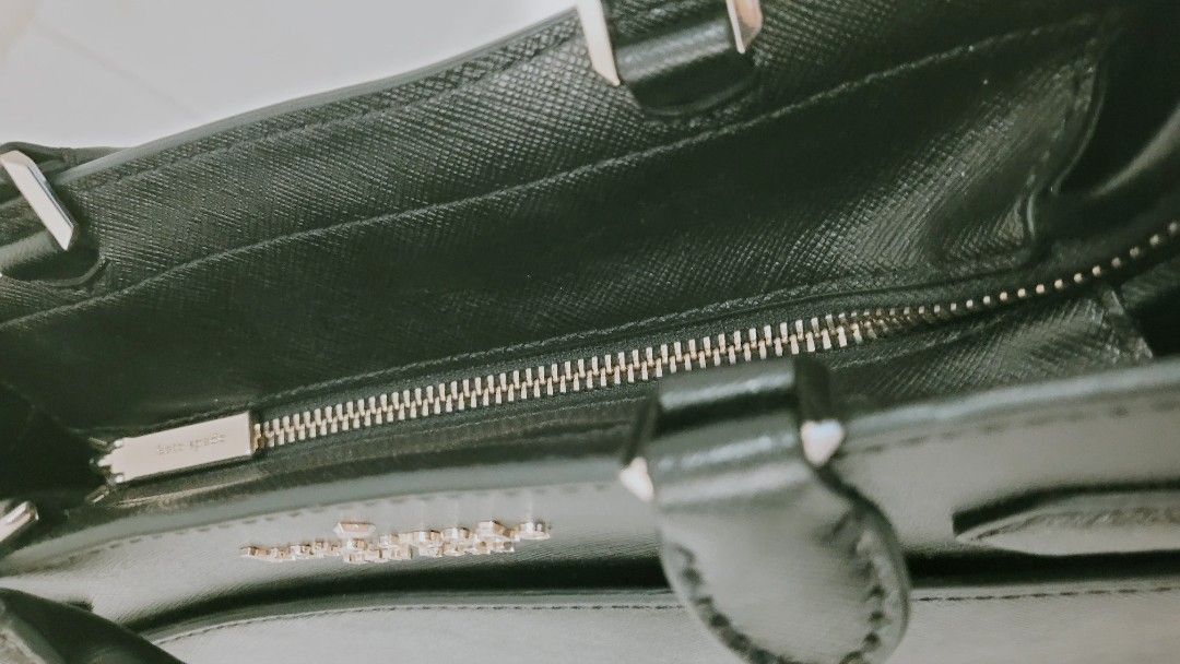 Kate Spade Staci Medium Satchel (Category: Luxury Bags & Wallets) located in Las Pinas. Submitted by wndwshpr (Listing ID 1338025510, Image 2). Description: Never used..