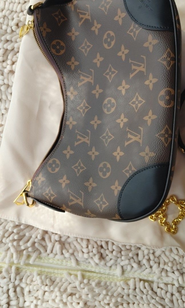 LB boulogne small to medium mono with slimg (Category: Luxury Bags & Wallets) located in San Jose. Submitted by lilysluxurycollections (Listing ID 1337949909, Image 2). Description: with detachable chain short sling with detachable long leather adjustable black sling small to medium size gold hardware with code.