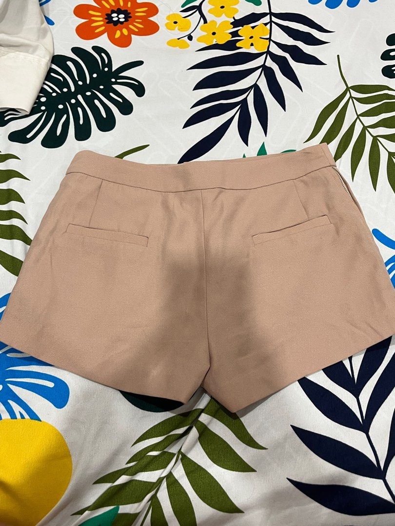 Light Pink Shorts (Category: Shorts) located in Manila. Submitted by declutterwithnicole (Listing ID 1338092264, Image 2). Description: Size: 28-29 Length: 27cm/10.6 inches has inner lining and zipper on side.