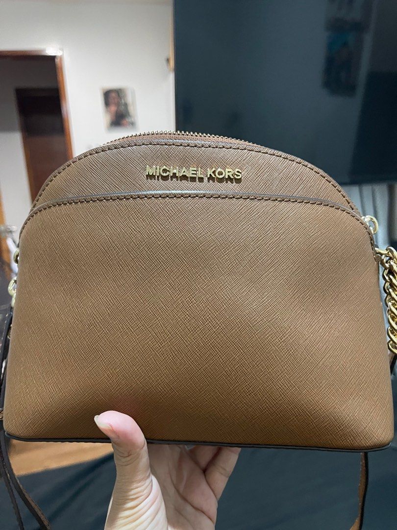 Original Michael Kors Crossbody Bag (Category: Luxury Bags & Wallets) located in Pasig City. Submitted by owenmaye (Listing ID 1337940299, Image 2). Description: Michael Kors Jet Set Travel Emmy Dome Brown Crossbody Bag In very good condition Guaranteed original with authenticity card This is preloved item, please manage your expectation. Pick-up point: Pasig/Makati area Shipping to be shouldered by buyer Mode of payment: Metrobnk/Gcash Please ma