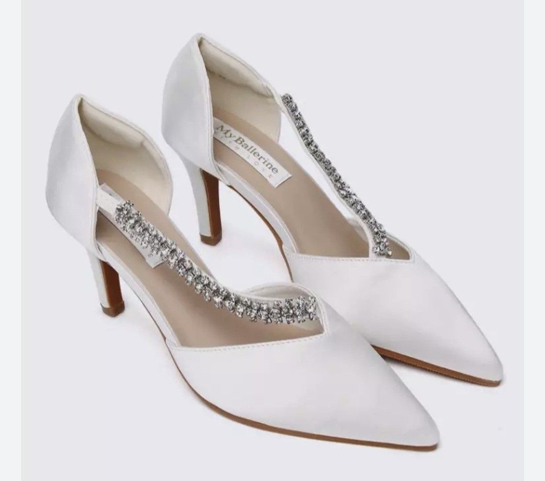 My Ballerine with love (Category: Heels) located in Singapore. Submitted by slim58 (Listing ID 1338034267, Image 1). Description: Wearing once only for event. As good as new. Self collect..