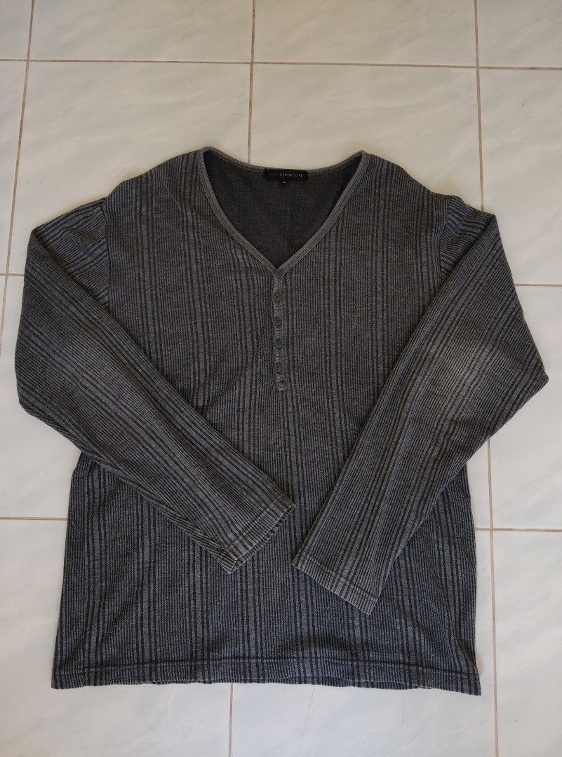 PAZZO DENIM STORE button long sleeve shirt (Category: Longsleeves) located in Dagupan City. Submitted by well.layed (Listing ID 1337943988, Image 1). Description: tag medium L 26 W 19 Sleeve L 23.