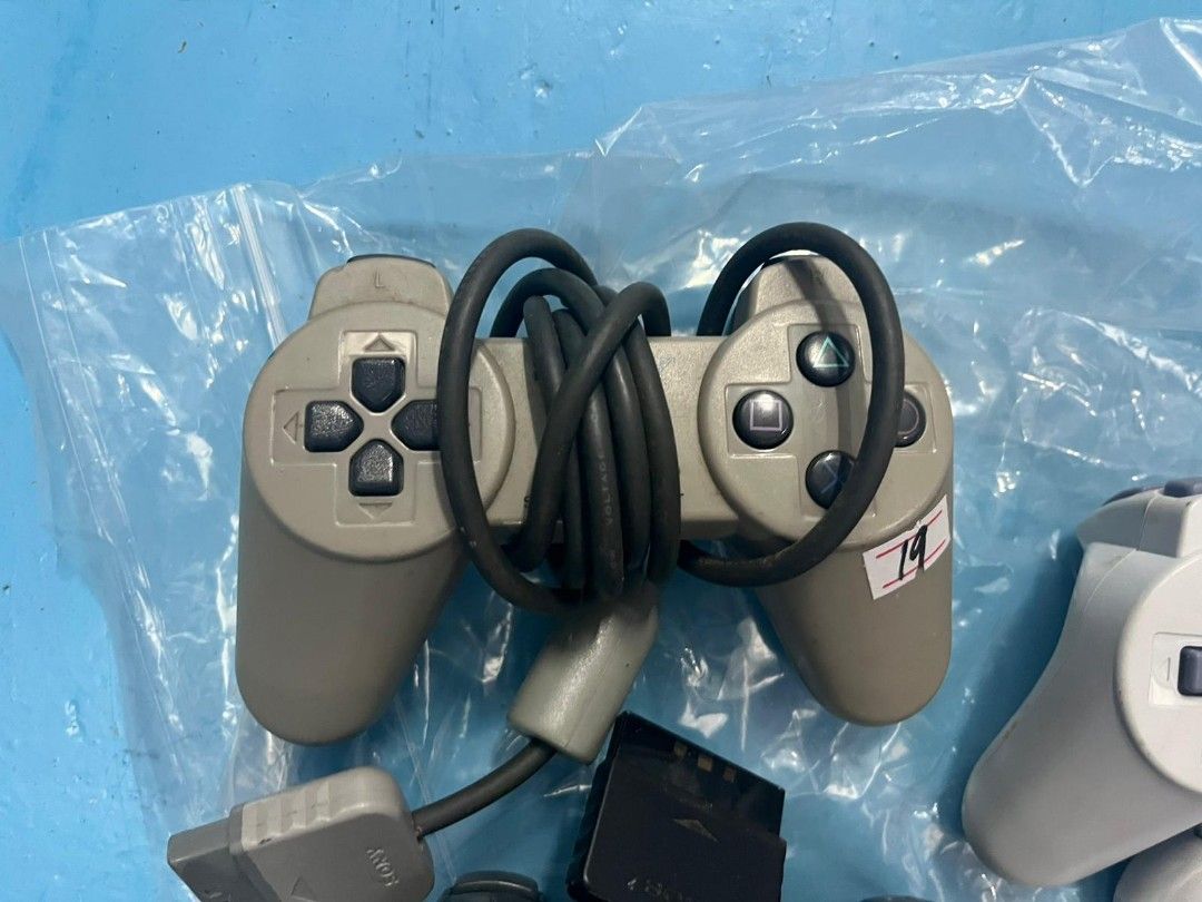 PS2 Controller (Category: Controllers) located in Singapore. Submitted by amarandagardens (Listing ID 1337967262, Image 3). Description: 3rd party well used 5sgd used 20sgd like new 30sgd.