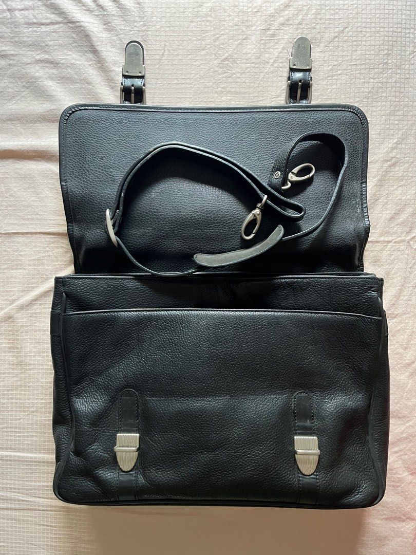 Samsonite Leather Briefcase (Category: Briefcases) located in Taguig. Submitted by bonifaciotaguig (Listing ID 1337973743, Image 3). Description: Samsonite genuine leather briefcase, with shoulder strap. Black. L 16.5” x W 11.5” Can fit laptop. .