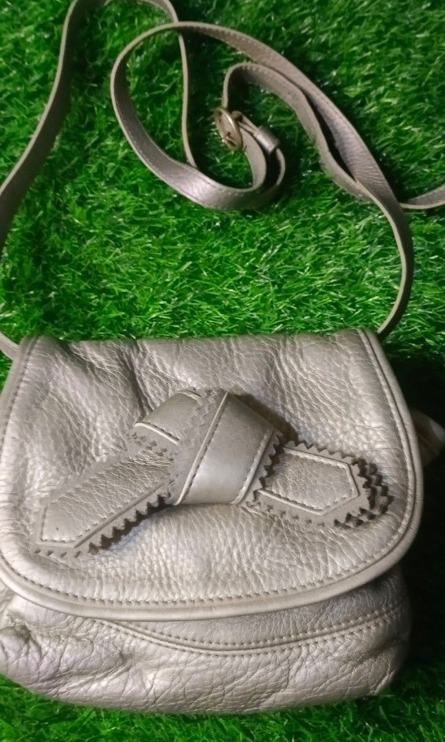 See by Chloe Sling Bag (Category: Luxury Bags & Wallets) located in Legazpi City. Submitted by georgepineda791 (Listing ID 1338113344, Image 2). Description: Preloved See by Chloé Sling Bag Made of metallic leather for a chic look, featuring gray linings and an interior zipped pocket for convenience. Secured with a magnetic snap closure and accented with a metal brand stamp on the side. The adjustable strap ensures a perfect fit. Minimal signs of