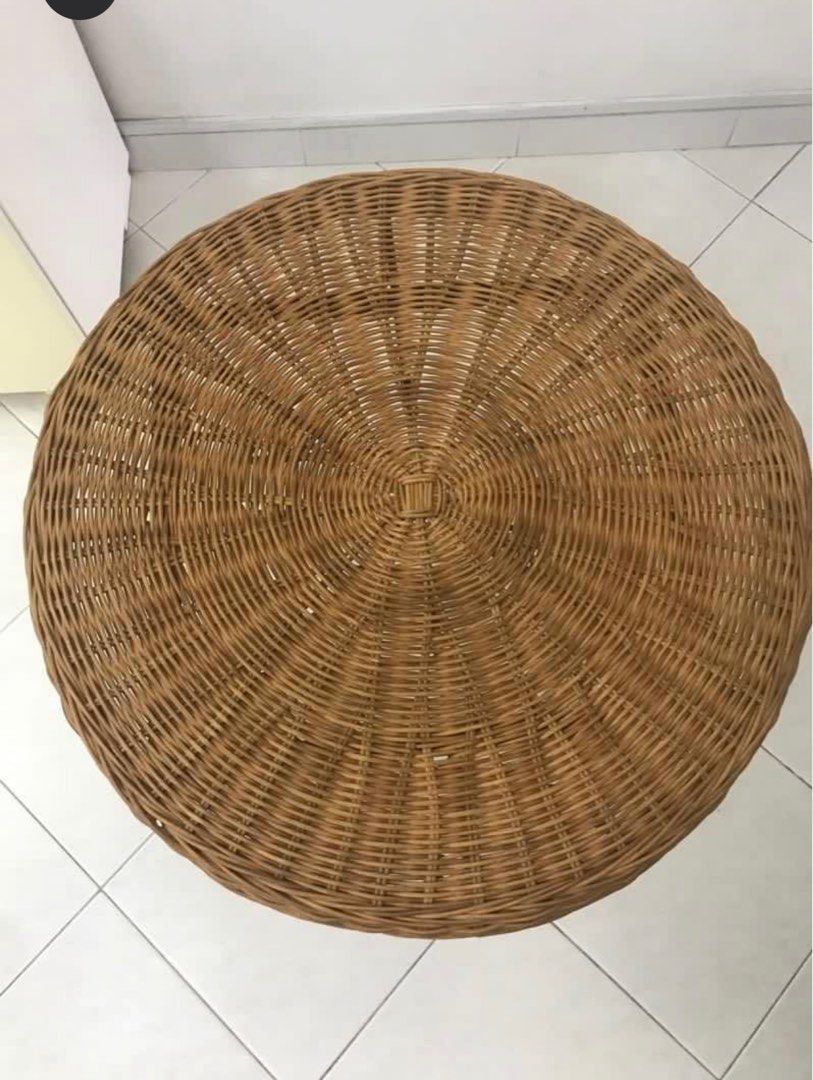 Side Table (Category: Tables & Sets) located in Singapore. Submitted by I_Belief (Listing ID 1338001102, Image 3). Description: Made of crane table top.