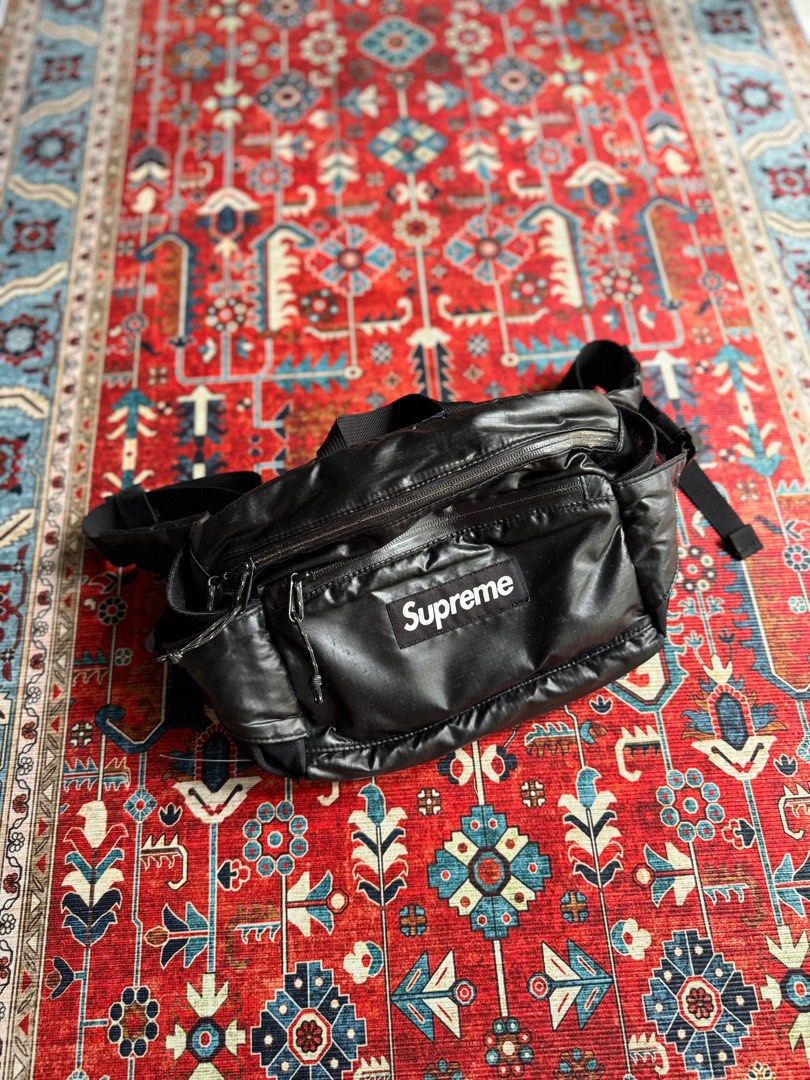 Supreme FW17 Waist Bag Men s Fashion Bags Belt bags Clutches and Pouches on Carousell