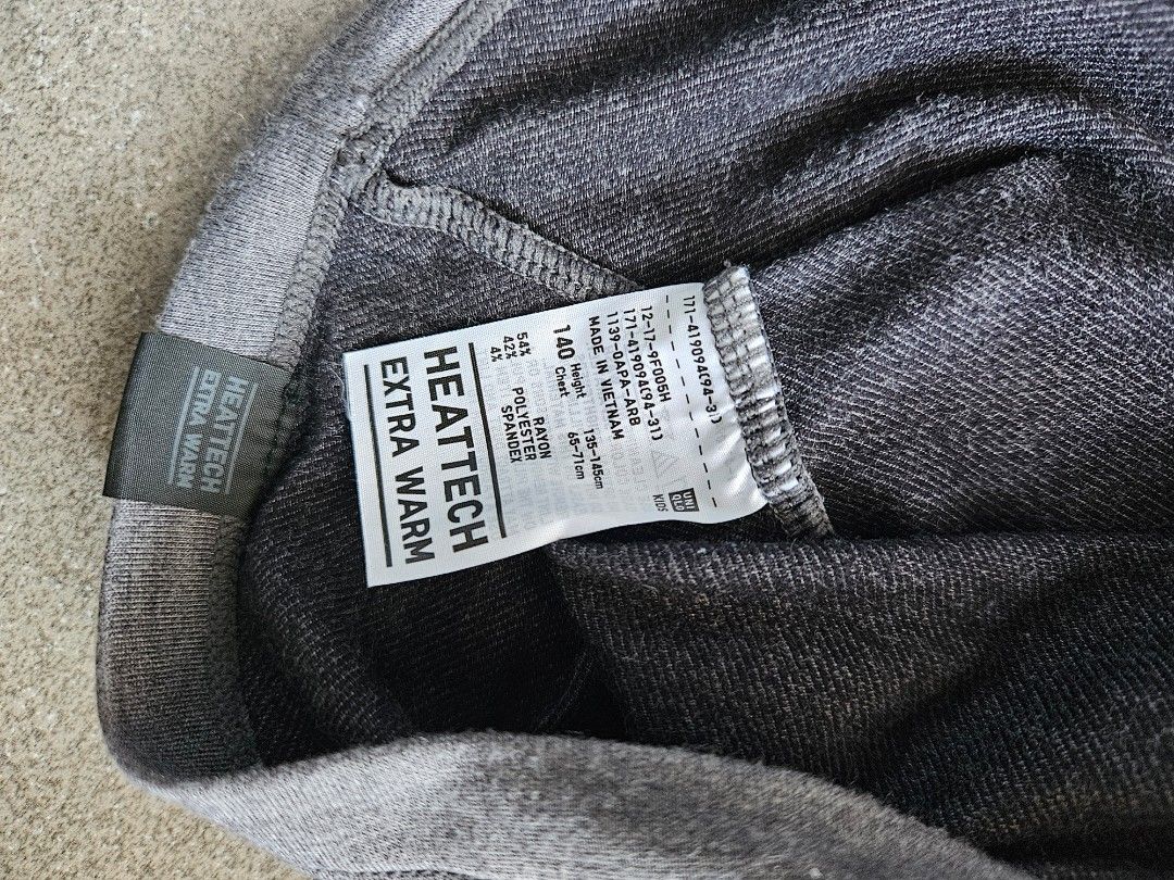 Uniqlo Heateach (Category: Babies & Kids Fashion) located in Batangas. Submitted by bashiewhite (Listing ID 1337989212, Image 3). Description: Uniqlo Heateach Size 140 RFS: Outgrown.
