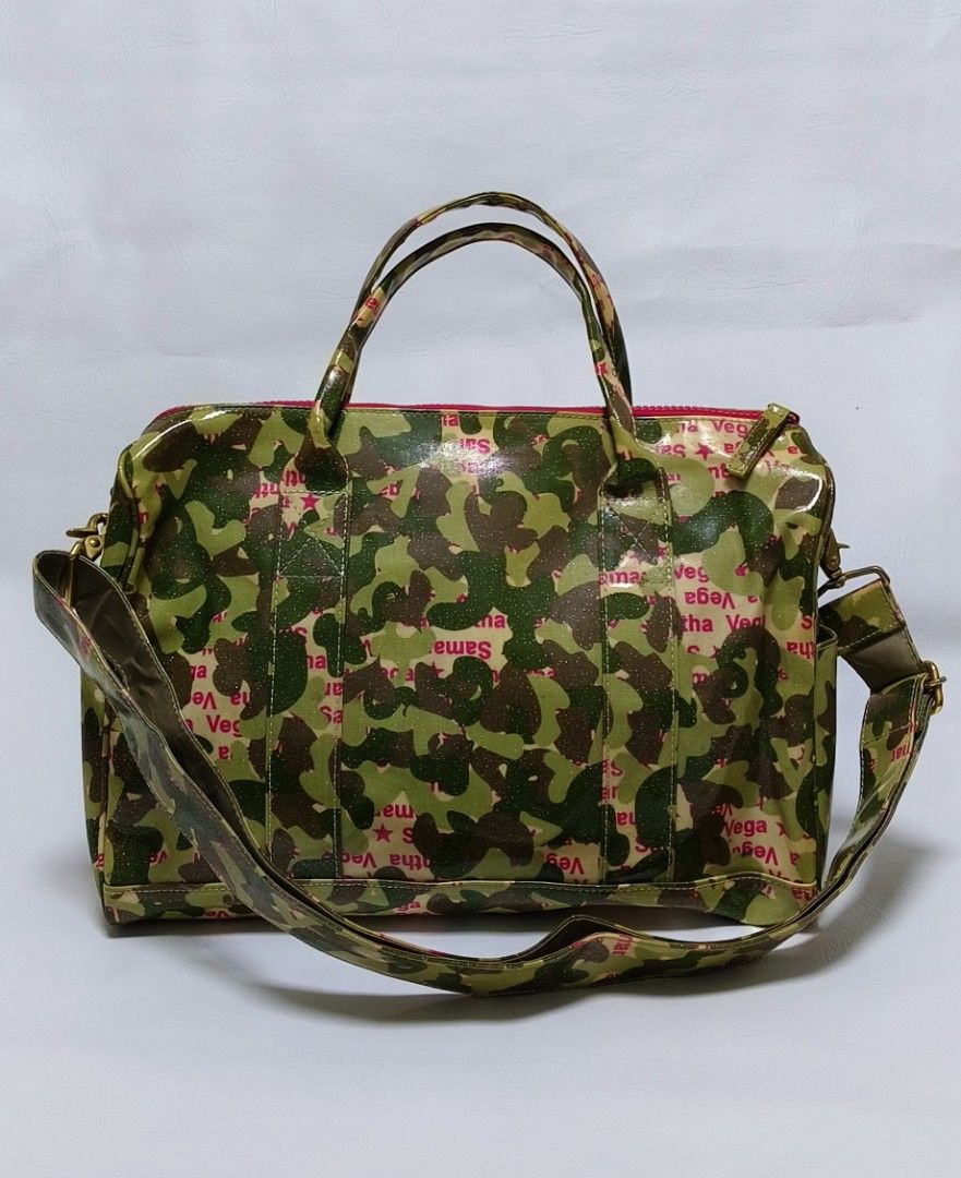 Samantha Vega Camouflage Pattern Boston Bag (Category: Luxury Bags & Wallets) located in Baguio. Submitted by PreiLoveMaria (Listing ID 1338051323, Image 1). Description: Samantha Vega Camouflage Pattern Boston Bag Two-way Duffle Bag Like New W: 34 cm H: 22 cm D: 17 cm Kindly check the Detailed photos Shipping via J&T only No COD and COP 🙂.