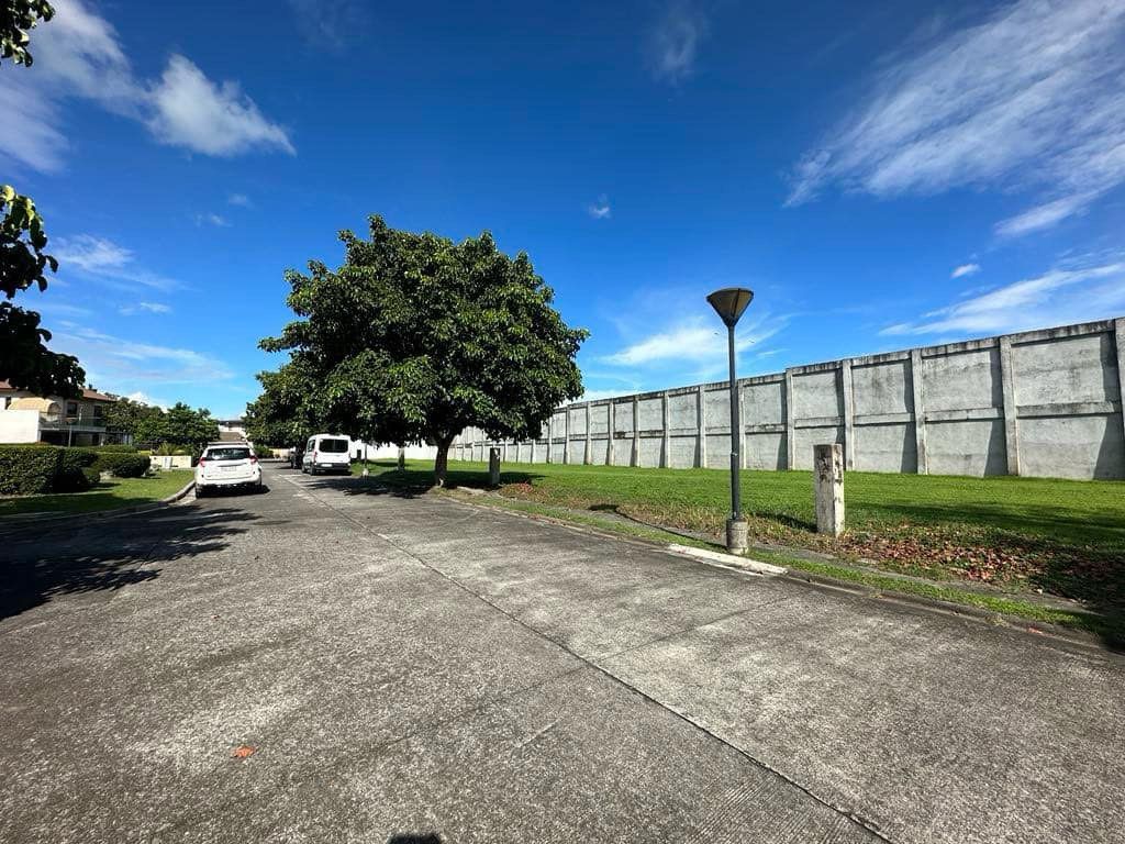 VERDANA HOMES MAMPLASAN (Category: Lot) located in Makati City. Submitted by ayen.uy (Listing ID 1338049544, Image 3). Description: ✅FOR SALE ✅LOTS IN VERDANA HOMES MAMPLASAN BY ALVEO LAND CORP 1. Phase 1 Regular cut Very near main entrance Very near clubhouse 200 sqm Clean title 31k per sqm slightly negotiable Direct to owner 2. Phase 1 Regular cut Very near main entrance Very near clubhouse 200 sqm Clean title 31k per sqm slightly negotiable Di