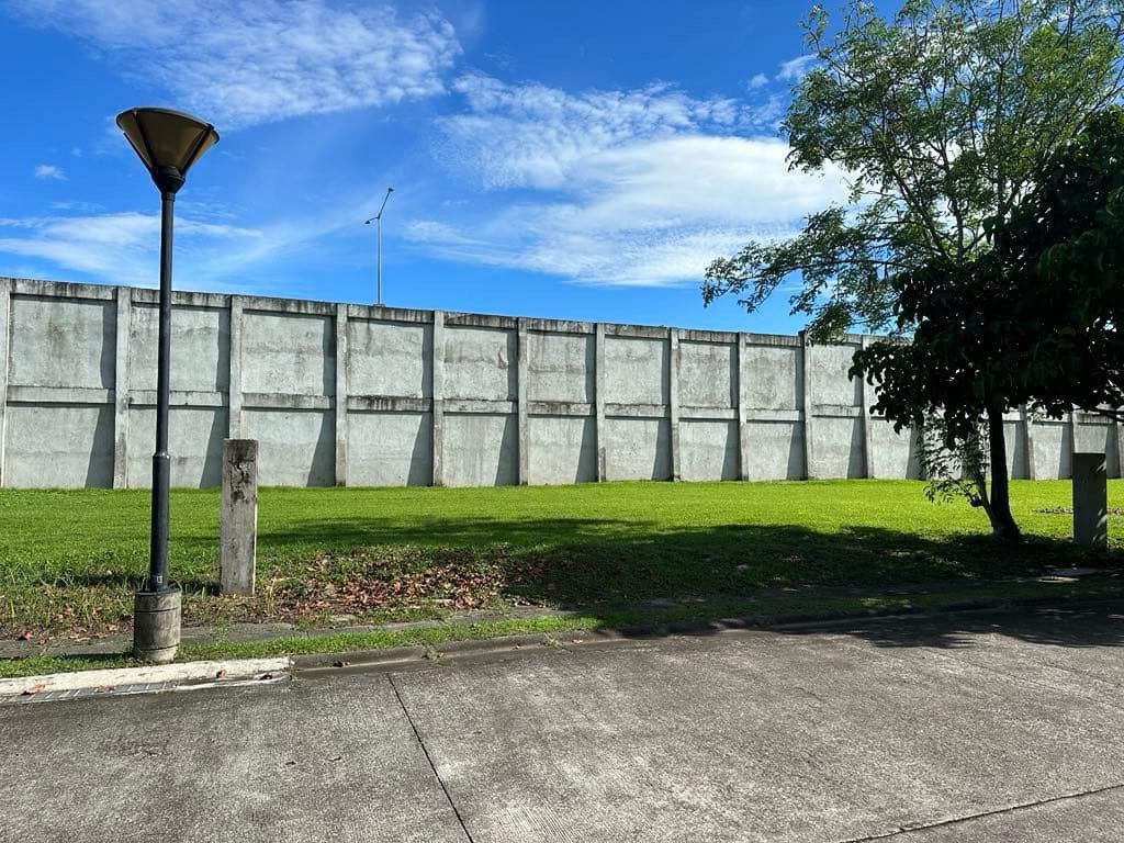 VERDANA HOMES MAMPLASAN (Category: Lot) located in Makati City. Submitted by ayen.uy (Listing ID 1338049544, Image 2). Description: ✅FOR SALE ✅LOTS IN VERDANA HOMES MAMPLASAN BY ALVEO LAND CORP 1. Phase 1 Regular cut Very near main entrance Very near clubhouse 200 sqm Clean title 31k per sqm slightly negotiable Direct to owner 2. Phase 1 Regular cut Very near main entrance Very near clubhouse 200 sqm Clean title 31k per sqm slightly negotiable Di