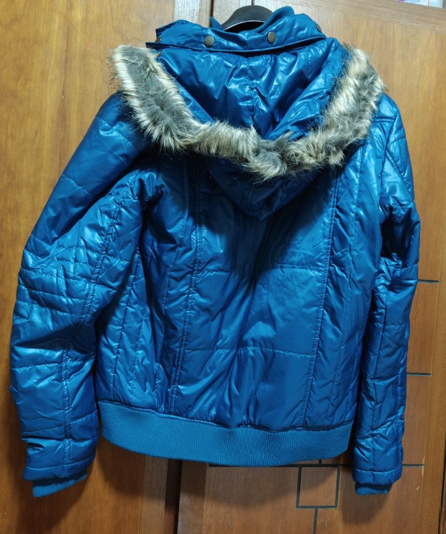 Winter Jacket (Category: Coats, Jackets and Outerwear) located in Singapore. Submitted by cheez1060434 (Listing ID 1338007201, Image 6). Description: womens winter coats Fuzzy Trim Hooded Zipper Padded Coat lightweight jacket, double layered Unisex Adult Brand: COLDWEAR.