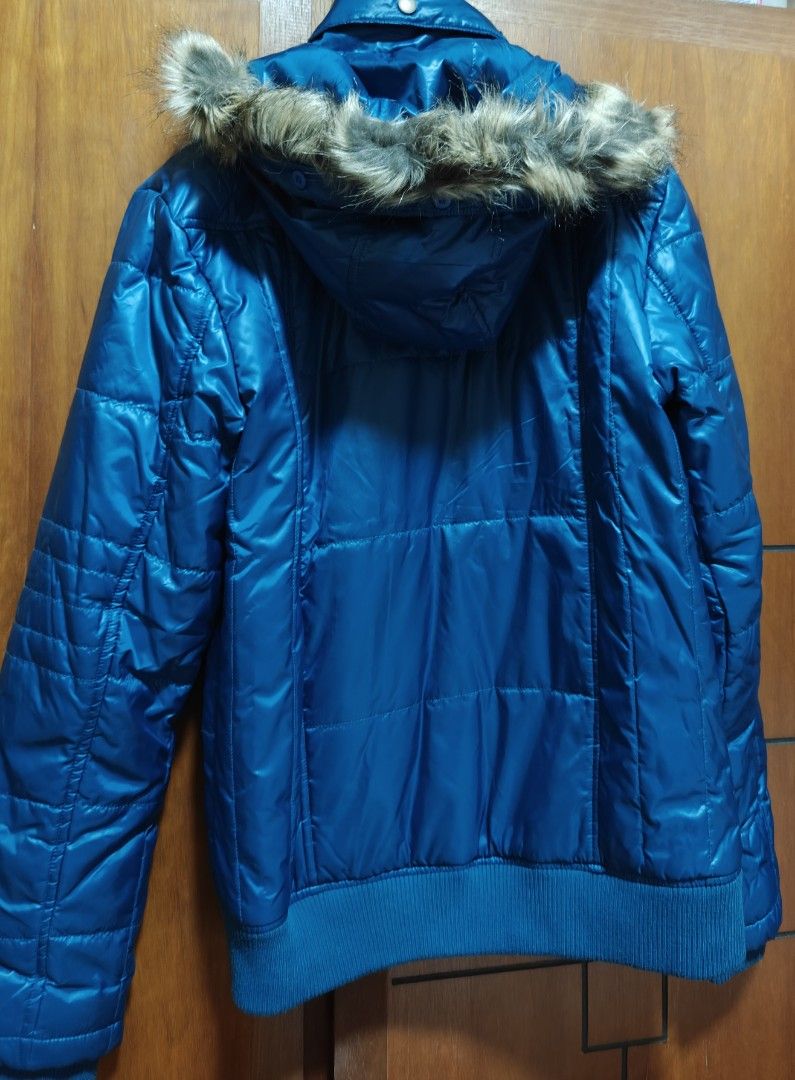 Winter Jacket (Category: Coats, Jackets and Outerwear) located in Singapore. Submitted by cheez1060434 (Listing ID 1338007201, Image 5). Description: womens winter coats Fuzzy Trim Hooded Zipper Padded Coat lightweight jacket, double layered Unisex Adult Brand: COLDWEAR.