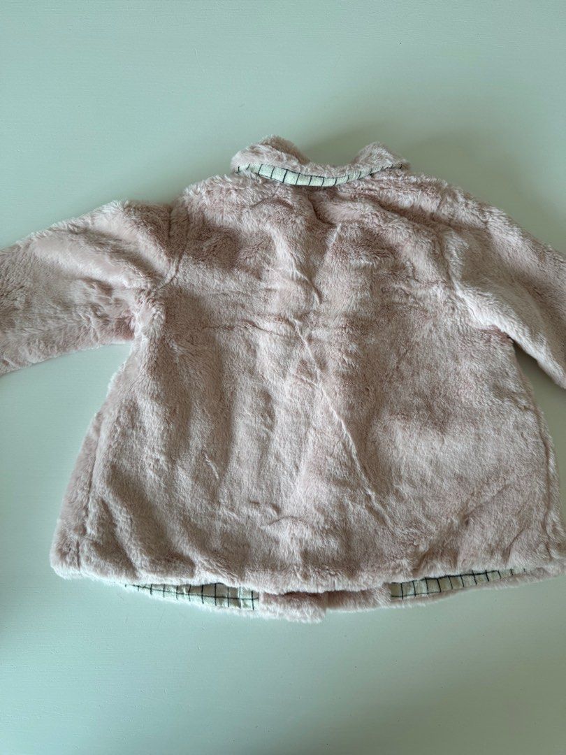 Winter Jacket (Category: Babies & Kids Fashion) located in Singapore. Submitted by chic_baby (Listing ID 1338010053, Image 3). Description: .