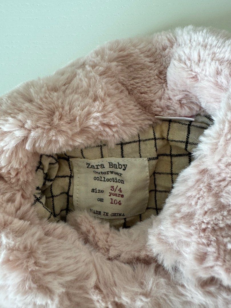Winter Jacket (Category: Babies & Kids Fashion) located in Singapore. Submitted by chic_baby (Listing ID 1338010053, Image 2). Description: .