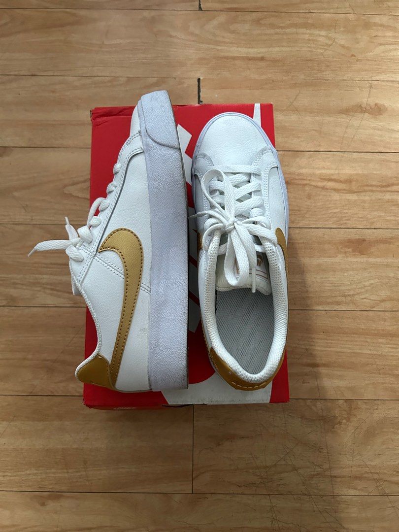 WMNS NIKE COURT ROYALE AC (Category: Sneakers) located in Manila. Submitted by kaiwooslaya (Listing ID 1337945679, Image 2). Description: 6.5 wmns / 23.5 cm used but not abused price is negotiable for sure buyers REPRICED Thank you 🙏.