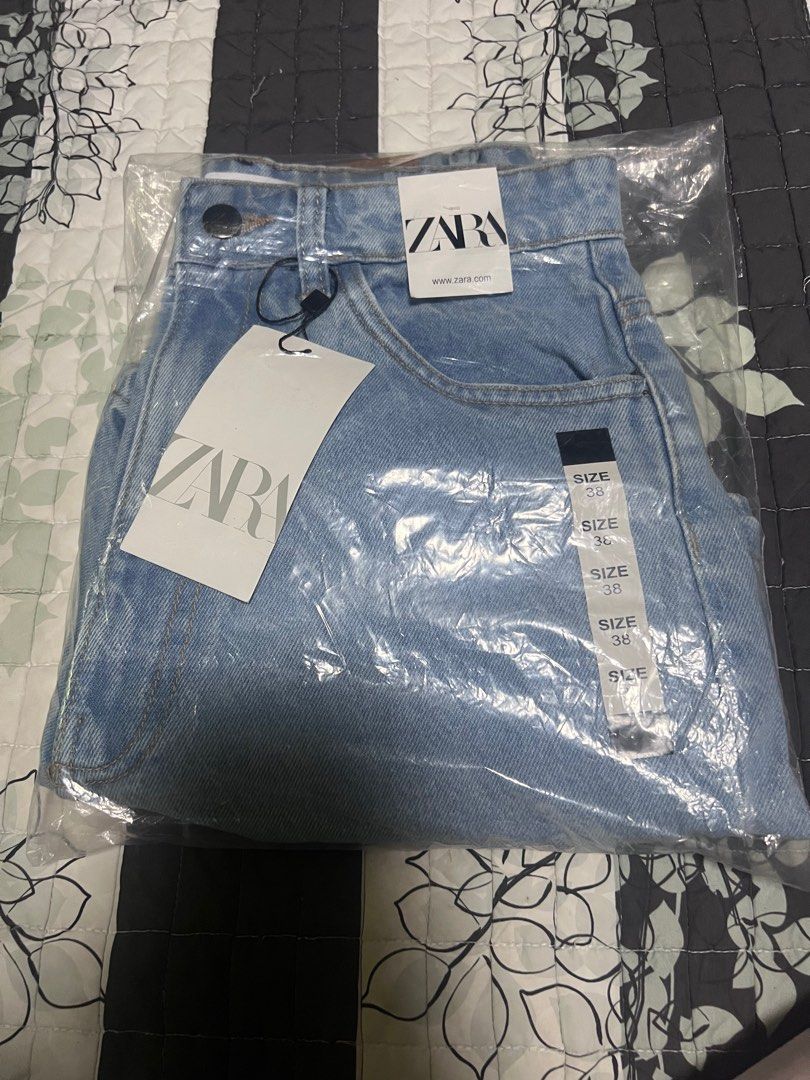 ZARA High Waist Mom Shorts (Category: Shorts) located in Santo Tomas. Submitted by gemmendez (Listing ID 1337990882, Image 2). Description: BRAND NEW Size: 28 Denim Blue Bought for ₱400 selling at ₱380 RFS: Hindi kasya.