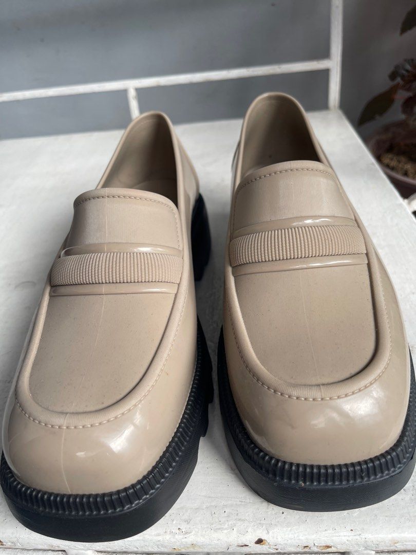 Zaxy Flow Comfortable Loafers (Category: Loafers) located in Quezon City. Submitted by geuse (Listing ID 1338050413, Image 2). Description: Made in Brazil , color beige bought at SM North US9 (very comfy & light) RFS: wrong size Only P2800 Loc. TSora QC GCash Lalamove or J&T delivery .