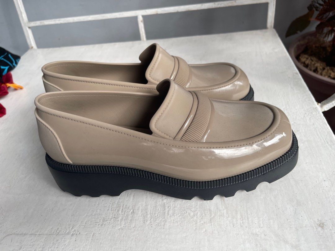 Zaxy Flow Comfortable Loafers (Category: Loafers) located in Quezon City. Submitted by geuse (Listing ID 1338050413, Image 3). Description: Made in Brazil , color beige bought at SM North US9 (very comfy & light) RFS: wrong size Only P2800 Loc. TSora QC GCash Lalamove or J&T delivery .