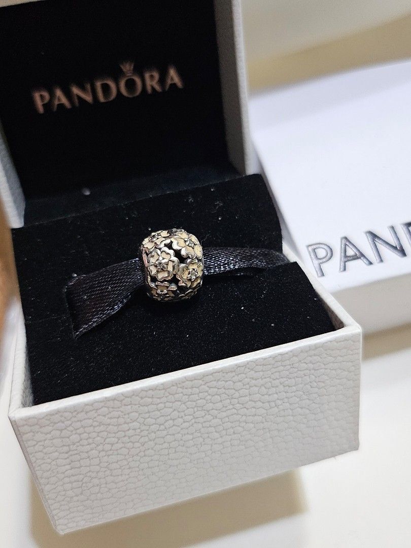 Pandora pink primrose charm online
