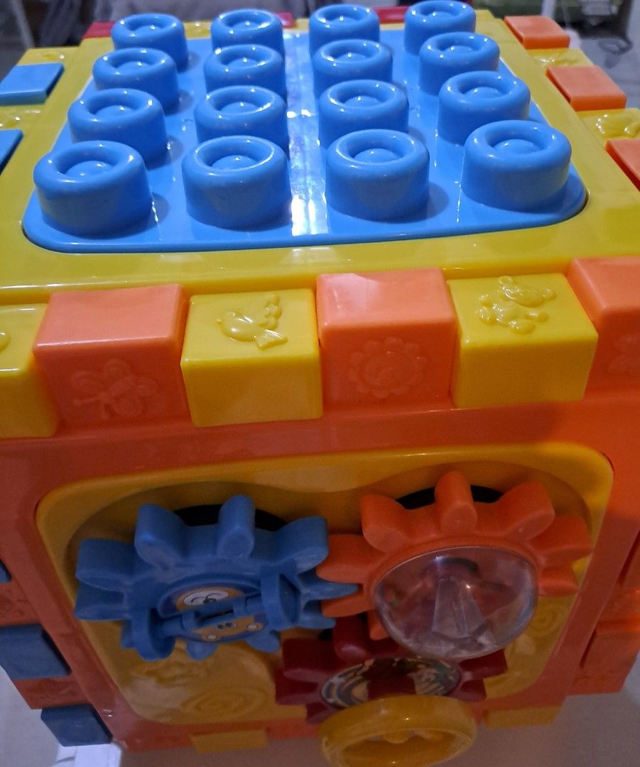 Jumbo Activity cube/board (Category: Infant Playtime) located in Rizal. Submitted by magss.here (Listing ID 1338278011, Image 3). Description: In excellent and very sturdy used condition..