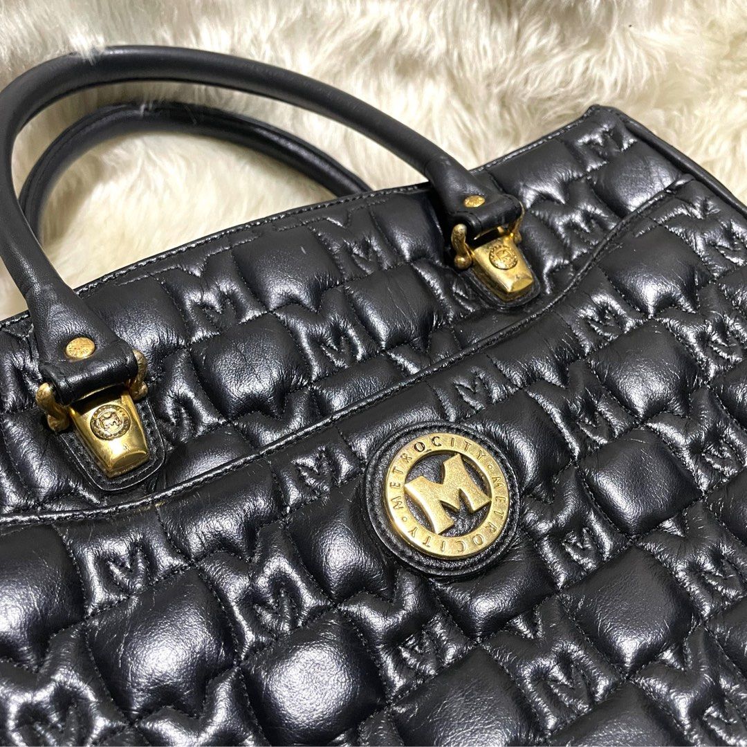 Metro City Medium Quilted Hand Bag (Category: Luxury Bags & Wallets) located in Bulacan. Submitted by sweetmarijane (Listing ID 1298508712, Image 3). Description: Metro City Medium Quilted Hand Bag Good condition with visible signs of used on the hardwares. Bagong bago pa in person 💛Authentic 🤎Money back guarantee.