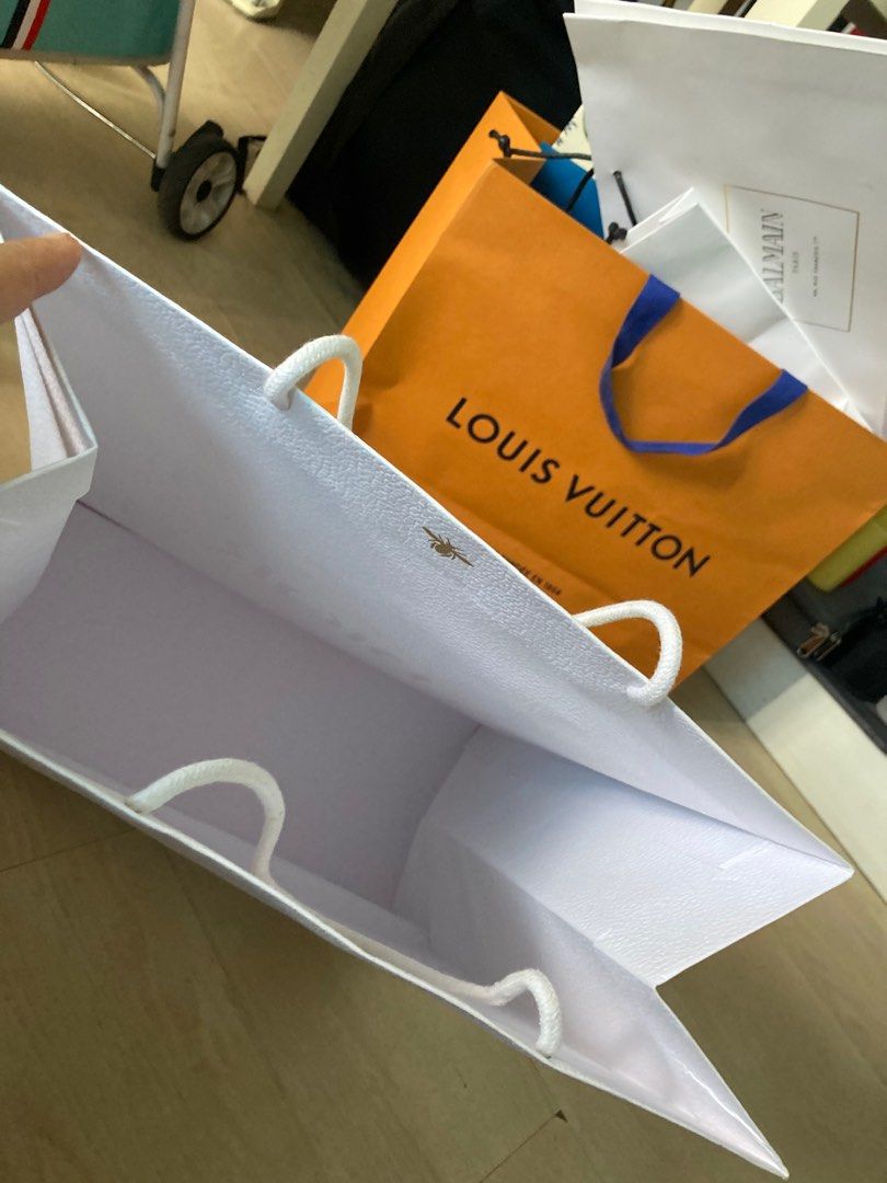 Authentic Dior large paperbag (Category: Luxury Bags & Wallets) located in Quezon City. Submitted by raphael1986 (Listing ID 1338161601, Image 2). Description: .