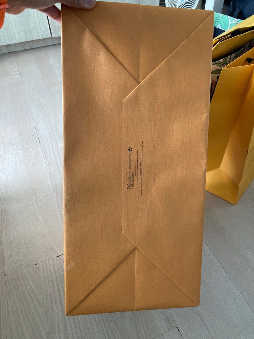 Authentic Louis vuitton paperbag (Category: Luxury Bags & Wallets) located in Quezon City. Submitted by raphael1986 (Listing ID 1338157684, Image 2). Description: Money back guarantee if proven fake..