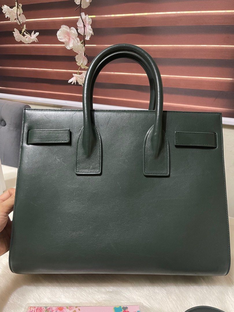 Authentic YSL sac de jour (Category: Luxury Bags & Wallets) located in Caloocan City. Submitted by marj_bags (Listing ID 1338228722, Image 2). Description: Guaranteed authentic Rank -ab With padlock and 2 keys.