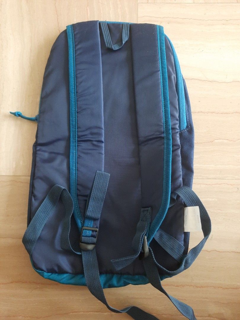 Backpack (Category: Backpacks) located in Singapore. Submitted by curly508 (Listing ID 1338143567, Image 3). Description: 8 blue. 2 black. all new. never use..