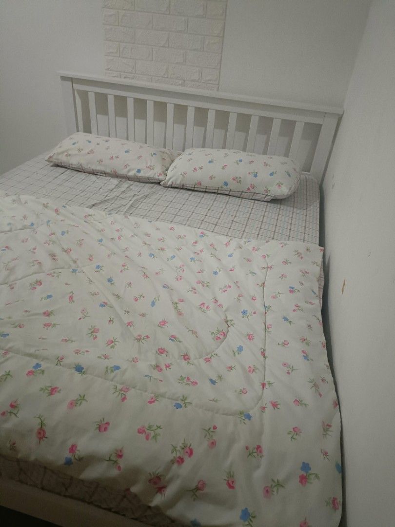 Bedframe (Category: Bed Frames & Mattresses) located in Subang Jaya. Submitted by groboklawa (Listing ID 1338197835, Image 3). Description: Katil tak sesuai untuk kelamin. Max weight 80-90kg..