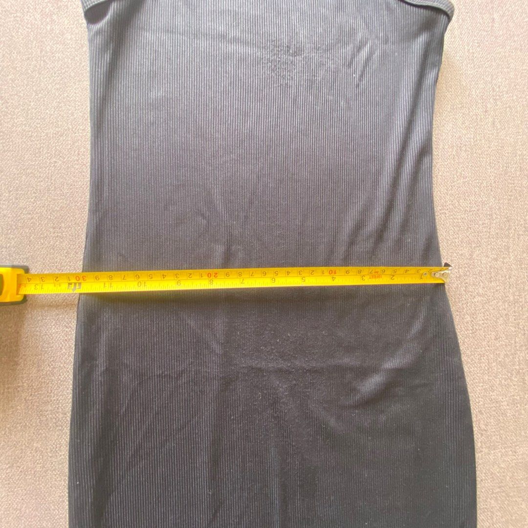 Bodycon/body hugging black dress (Category: Dresses) located in Pasay City. Submitted by rewearcloset (Listing ID 1338164063, Image 3). Description: Decluttering Lenght: 40.5” Waist: 12” (stretchable up to 18”).