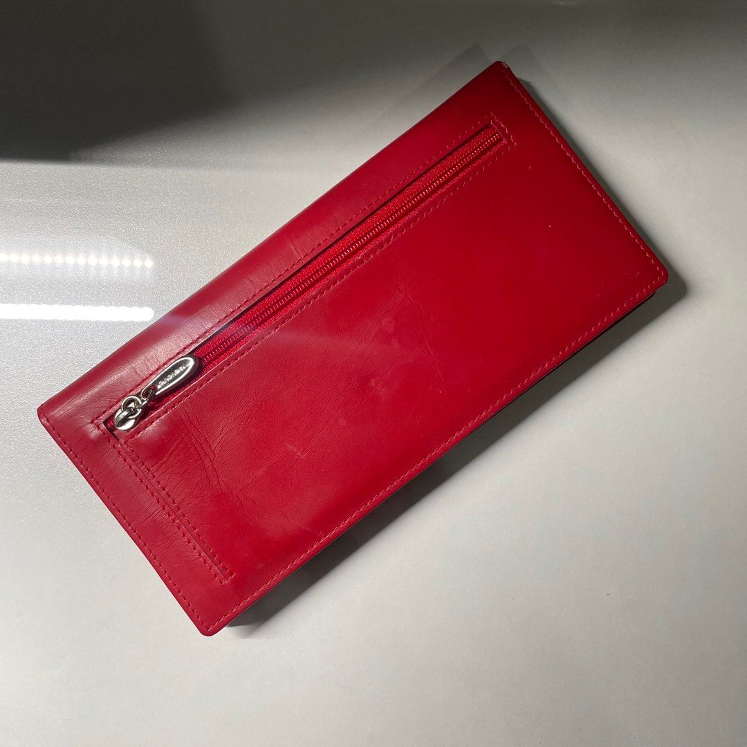 Capacci genuine leather red wallet (Category: Luxury Bags & Wallets) located in Antipolo. Submitted by jus10lian (Listing ID 1338217859, Image 2). Description: Free if you order from my items worth 2k up ☺️ No bakbak ng leather only scratches and stains.