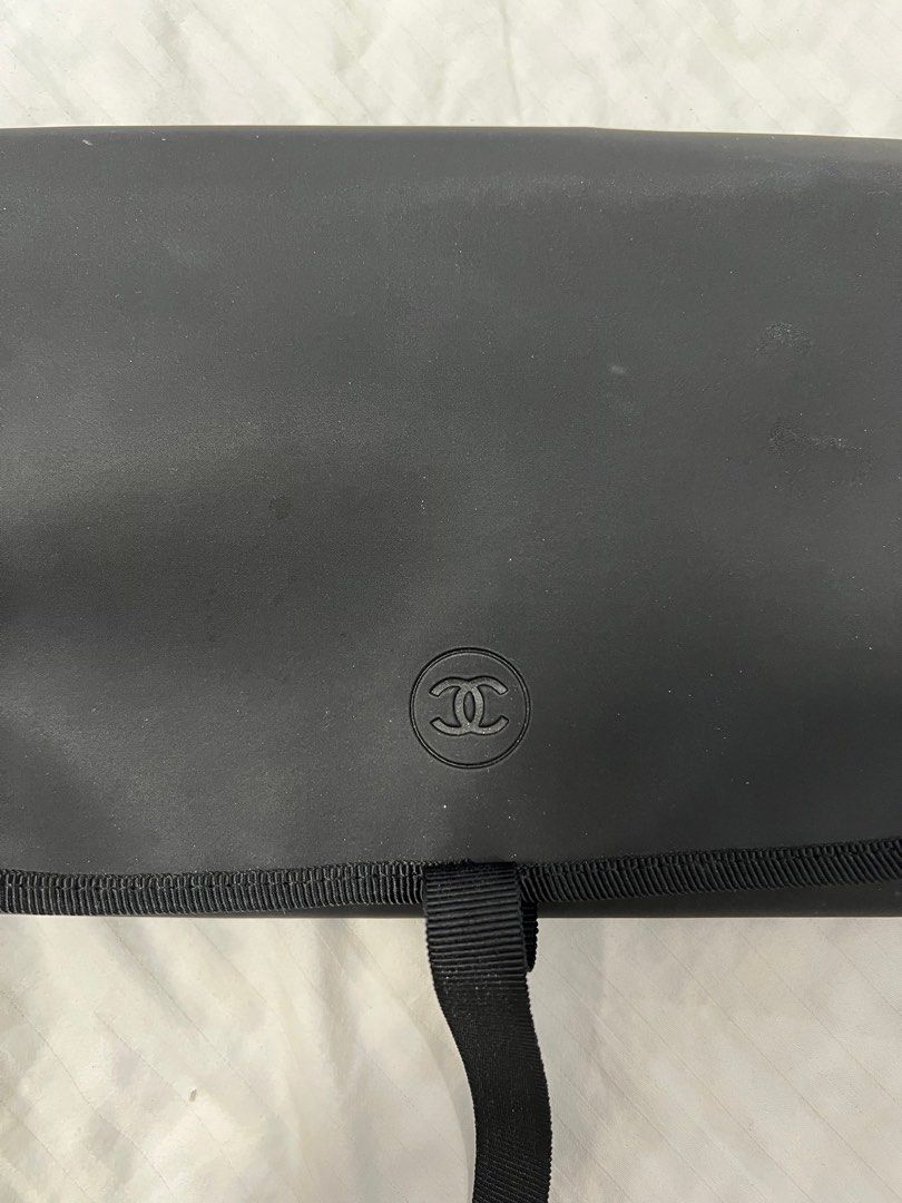 Chanel Makeup Bag (Category: Makeup) located in Bay. Submitted by charlenesy (Listing ID 1338220261, Image 2). Description: Authentic No box included.
