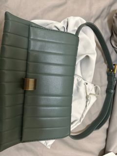 （分類：）位於 。 由 jpauliney 提交（商品編號 1338274998，圖片 1）。簡介： 。