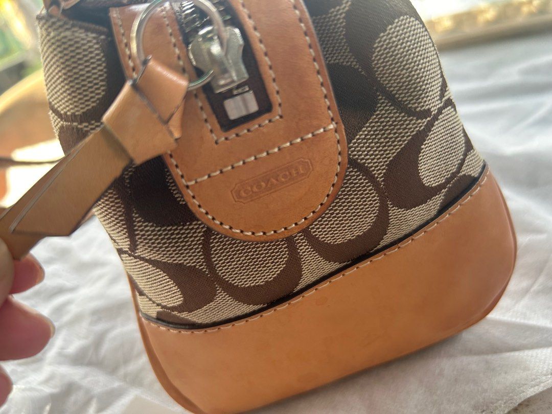 coach small handbag (Category: Luxury Bags & Wallets) located in Malabon City. Submitted by everythinggoeson (Listing ID 1338150885, Image 3). Description: authentic & clean very nice in actual no rubs with small water mark only (see pic).