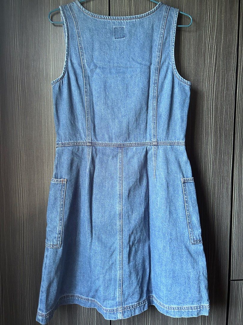 Gap (Category: Other Tops) located in Johor Bahru. Submitted by lilyntsh (Listing ID 1338153334, Image 3). Description: Tinggi i-154cm.