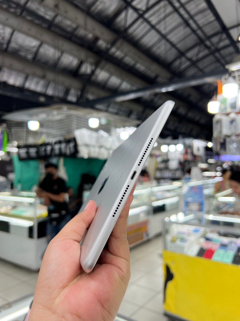 IPAD 5TH GEN 32GB (Category: iPad) located in Manila. Submitted by farhanadau39938 (Listing ID 1338165281, Image 2). Description: IPAD 5TH GEN ~STORAGE | 32GB☑️ ~WIFI ONLY☑️ ~NO ISSUE☑️ ~NO REPAIR HISTORY ☑️ ~LEGIT | ORIGINAL ☑️ ~UNLI RESET ~NOT REFURBISHED ~99%SMOOTH☑️ INCLUSION ~CASE☑️ ~TEMPERD GLASS☑️ ~CHARGER ☑️ CASH ON DELIVERY NATIONWIDE 🚚 ~OPEN FOR COD cash on delivery 📦 ~OPEN FOR COP cash on pick up ⬆️ ~COP VIA LBC SHIPPING 💌 Message u