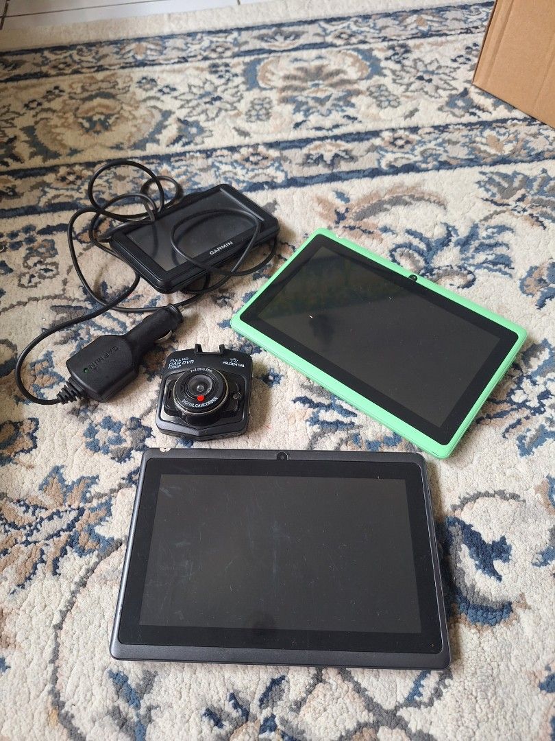 Ipad , astro decoder , (Category: Other Mobile & Gadget Accessories) located in Kuala Lumpur. Submitted by antubaik (Listing ID 1338150048, Image 1). Description: take all want to clear ipad lock.