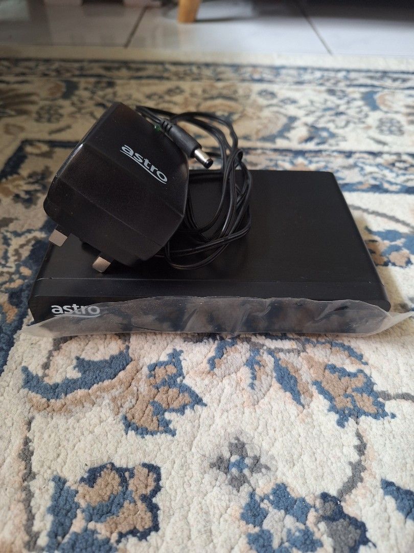 Ipad , astro decoder , (Category: Other Mobile & Gadget Accessories) located in Kuala Lumpur. Submitted by antubaik (Listing ID 1338150048, Image 3). Description: take all want to clear ipad lock.