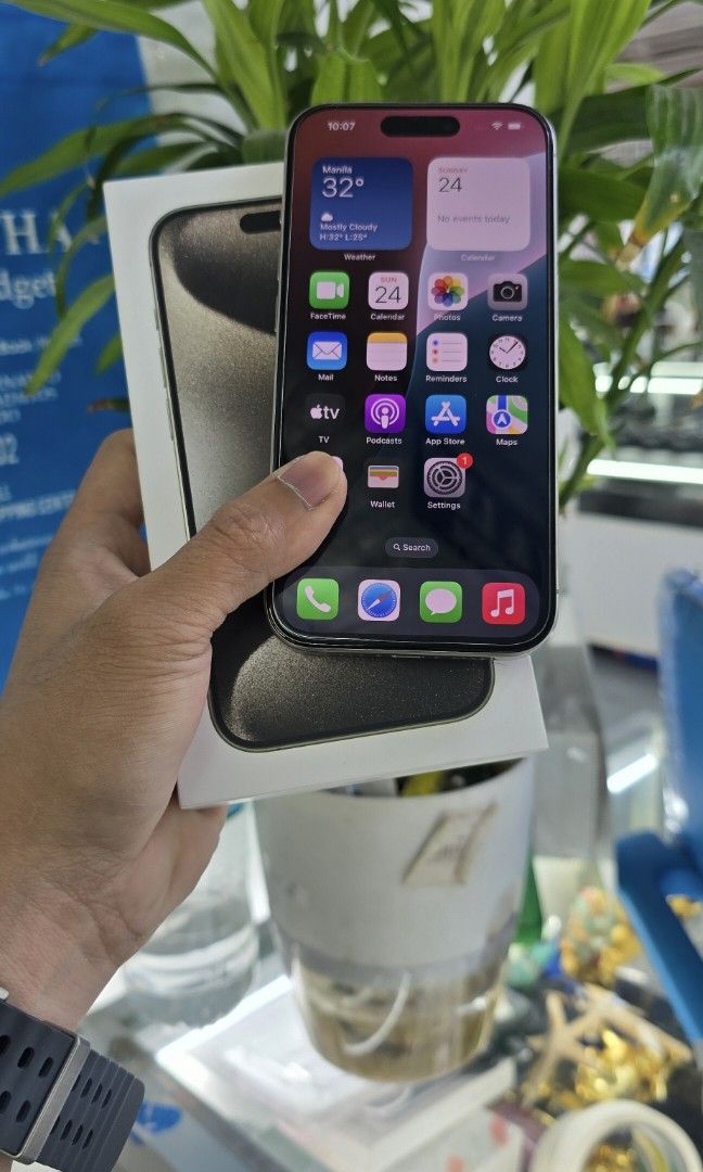 Iphone 15 Pro 128gb HK Variant Dual Sim (Category: iPhone 15 Series) located in Quezon City. Submitted by samanthaga21954 (Listing ID 1338169343, Image 3). Description: Iphone 15 Pro 128gb HK Variant Dual Sim Secondhand Onhand Stock Complete Package.