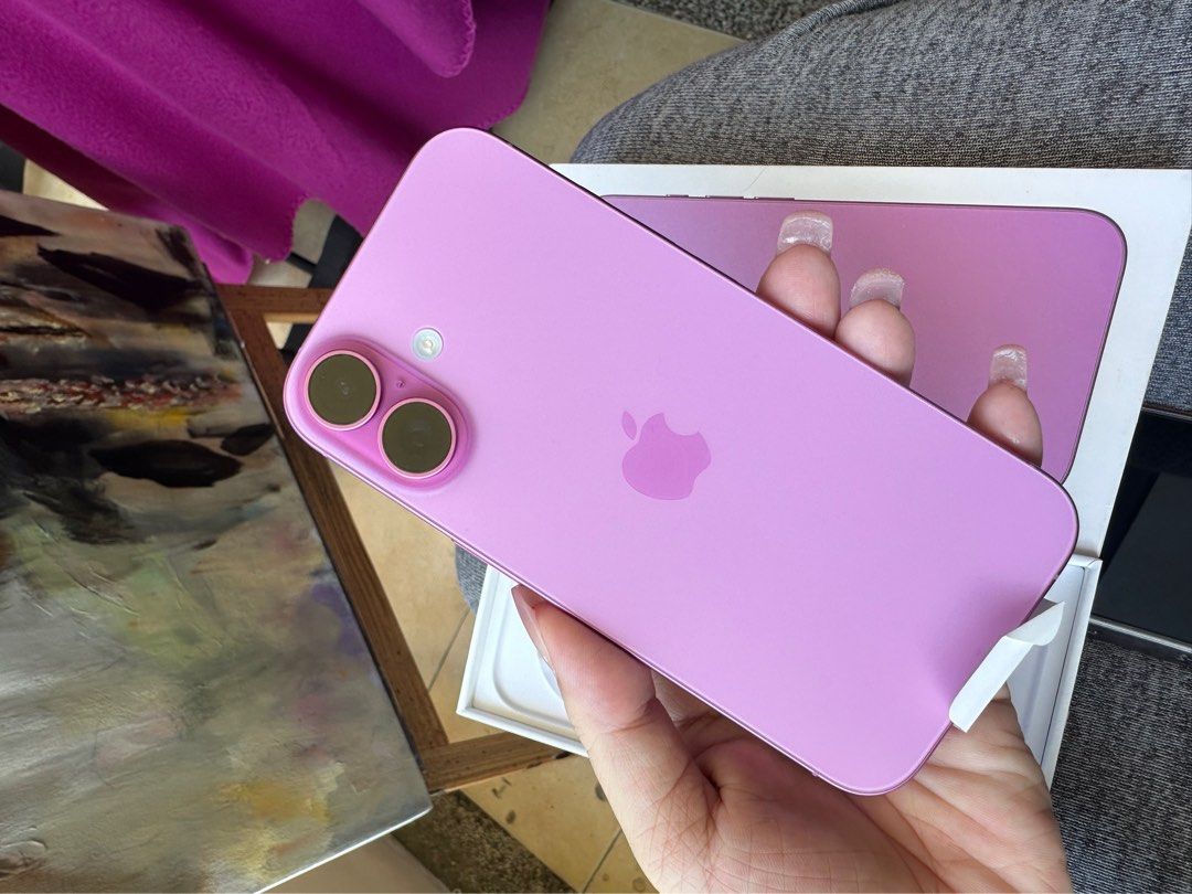 iPhone 16 pink 128gb (Category: iPhone 16 Series) located in Muntinlupa City. Submitted by tin09uy (Listing ID 1336926035, Image 1). Description: Very new pa tlga naka 7 counts plang battery 100% complete box plus charger dm for faster transaction no low baller pls .