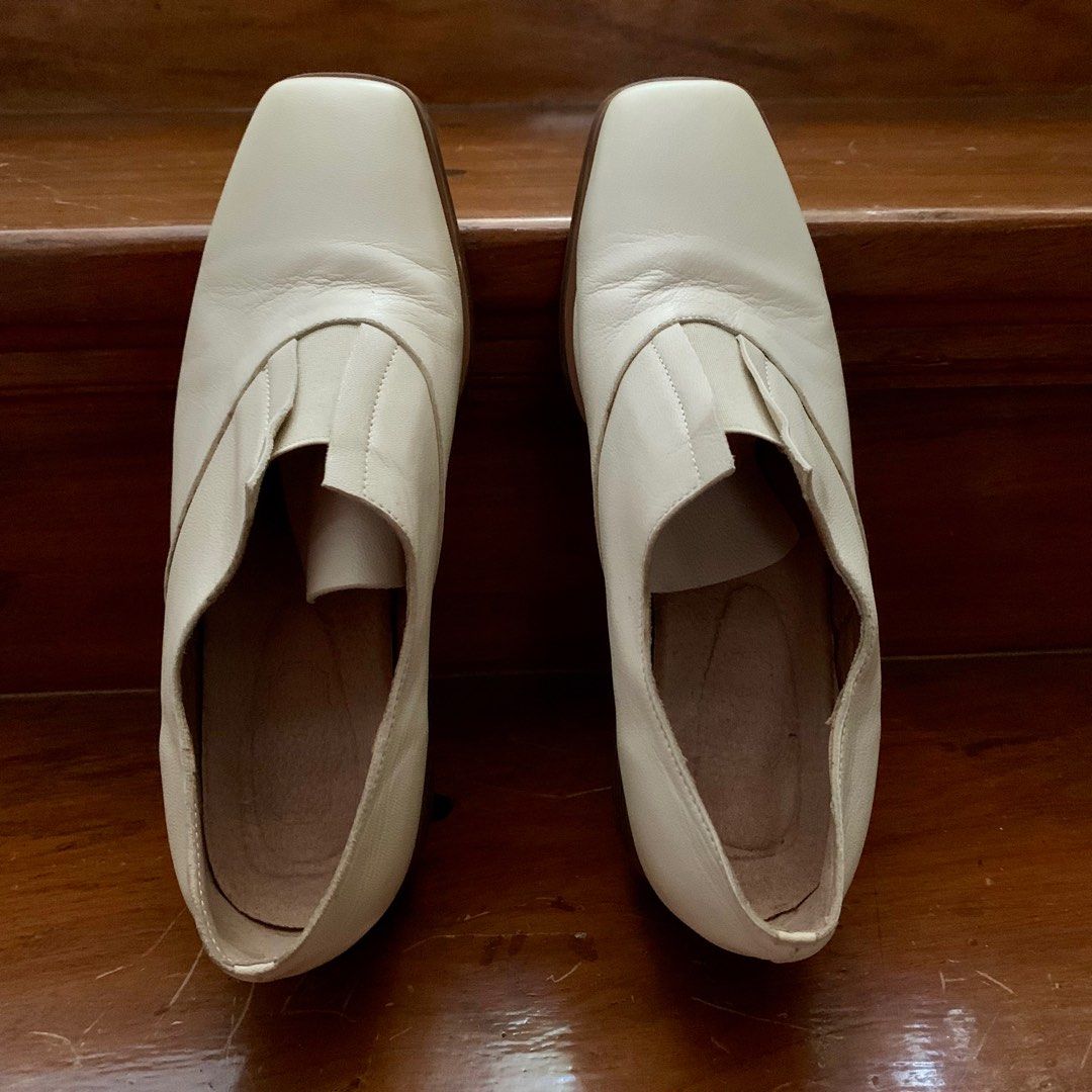 Japan leather shoes (Category: Loafers) located in Guagua. Submitted by rizza4 (Listing ID 1338242161, Image 3). Description: Size 7, light Beige , leather , 9/10 condition, no bakbak nor no flaws .