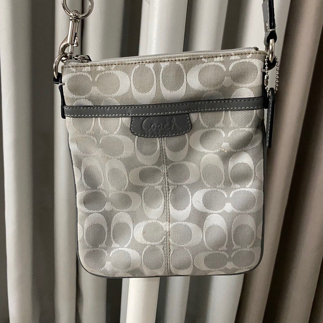 Legit COACH sling bag canvas gray (Category: Cross-body Bags) located in Manila. Submitted by tinscornerph (Listing ID 1338197204, Image 1). Description: .