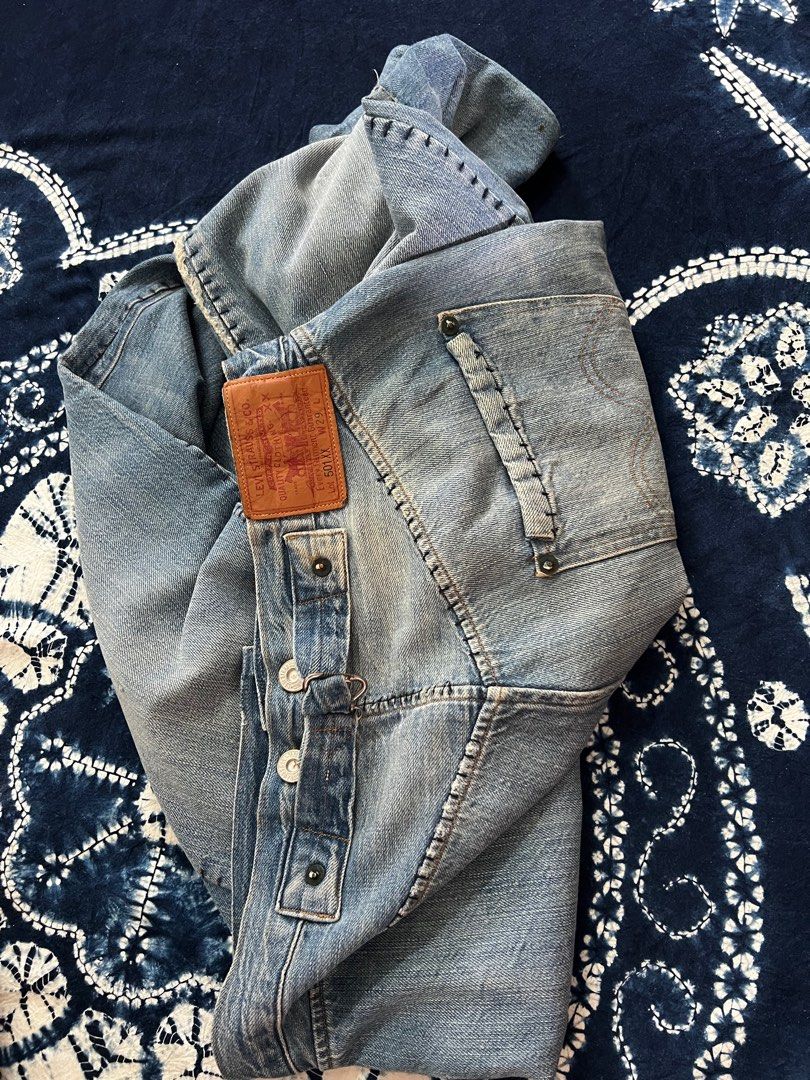 Levis big e (Category: Jeans) located in Gombak. Submitted by opie5757 (Listing ID 1338157621, Image 1). Description: Condition 9/10 Size 31 inci Labuh 38.
