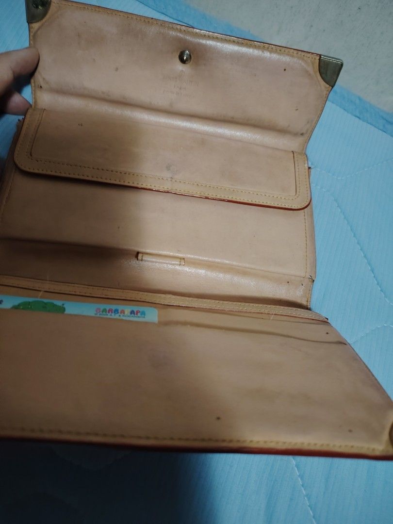 LV wallet (Category: Luxury Bags & Wallets) located in Manila. Submitted by misswvnscart.ph (Listing ID 1338181592, Image 2). Description: Original LV wallet multicolored Loob lang di maganda pero maganda pa Made in japan oroginal frowm japan.