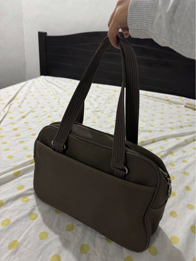 Original Lacoste Bag (Category: Belt bags, Clutches and Pouches) located in Batangas. Submitted by soaph (Listing ID 1338258413, Image 3). Description: Original Lacoste Bag Pre loved .