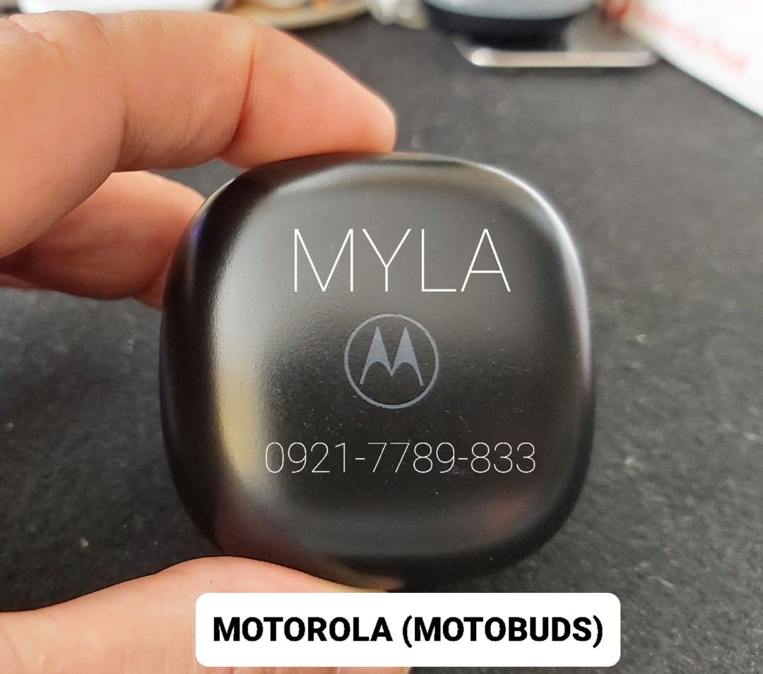 PRELOVED MOTOROLA MOTOBUDS CASE ONLY (Category: Headphones & Headsets) located in Lucena. Submitted by lucenasecondhanditems (Listing ID 1338251623, Image 2). Description: PRICE : PH200 ✅ PRELOVED ✅ ONHAND ✅ READY FOR PICK UP ✅ READY TO SHIP ANYTIME ❌ WITH MINIMAL SIGN OF USAGE LIKE SCRATCHES ❌ RIGHT BUDS WEAK BATTERY AND CAN'T TAKE AT LEAST 15 MINS USED. GOODS PA ANG SOUND BUONG BUO. MABILIS LANG MALOW BAT. ❌ LEFT BUDS CAN CHARGE UP TO 100% CHAR