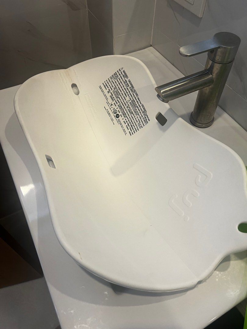 PUJ portable baby tub (Category: Other Baby Bathing & Changing Needs) located in Bulacan. Submitted by roxanneio (Listing ID 1338209322, Image 1). Description: Good for infants / newborn Fits all sink .